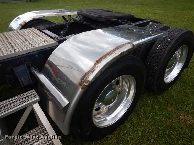 image for item DS8041 2015 Peterbilt 579  semi truck