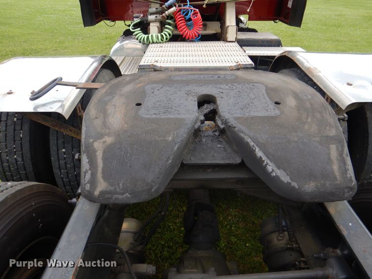 image for item DS8041 2015 Peterbilt 579  semi truck