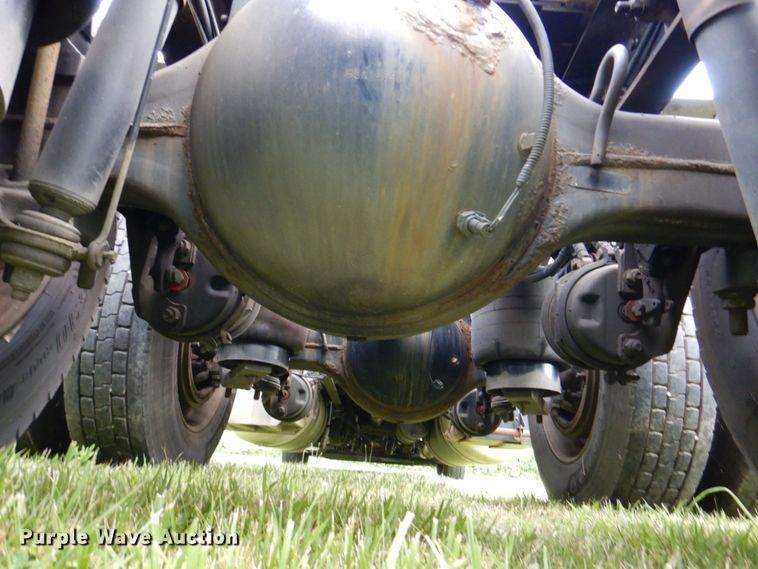 image for item DS8041 2015 Peterbilt 579  semi truck