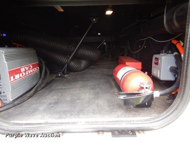 image for item DS8041 2015 Peterbilt 579  semi truck