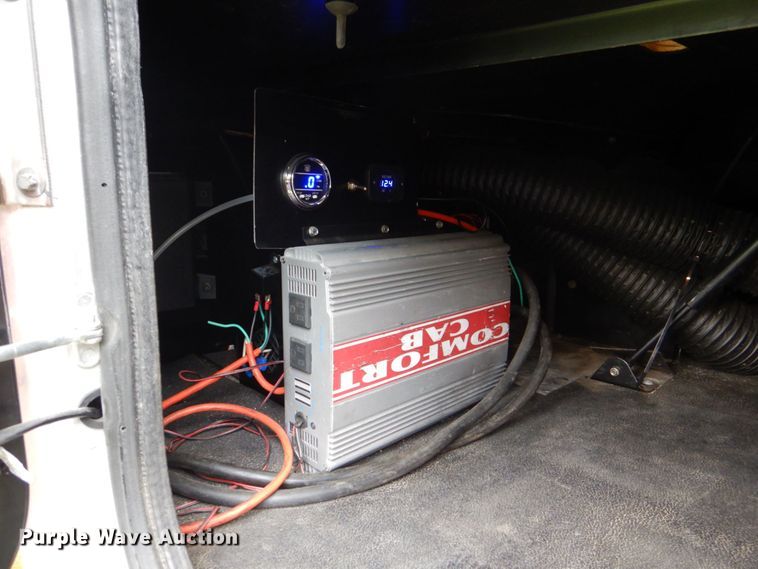 image for item DS8041 2015 Peterbilt 579  semi truck