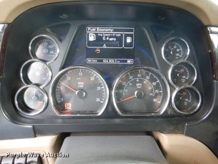 image for item DS8041 2015 Peterbilt 579  semi truck