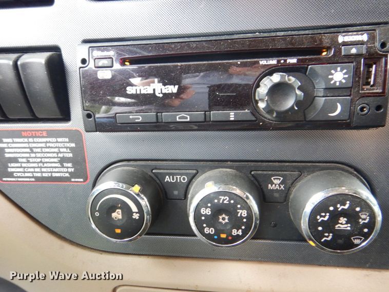 image for item DS8041 2015 Peterbilt 579  semi truck