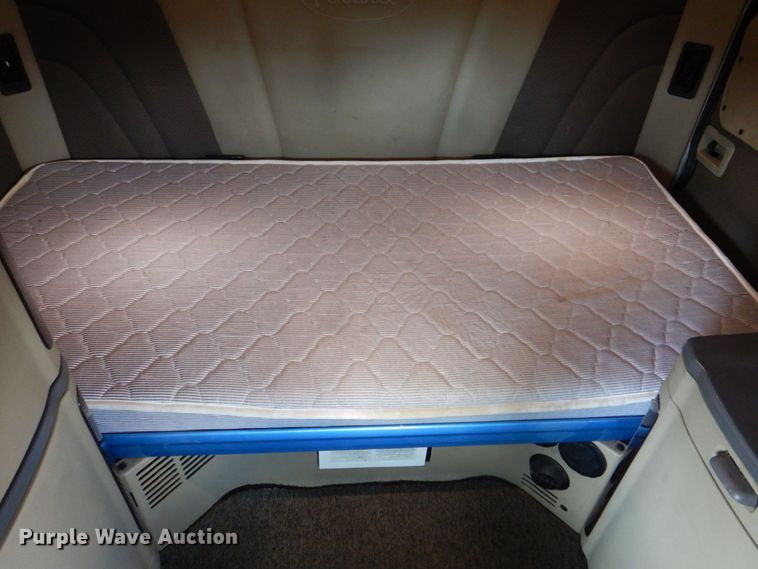 image for item DS8041 2015 Peterbilt 579  semi truck