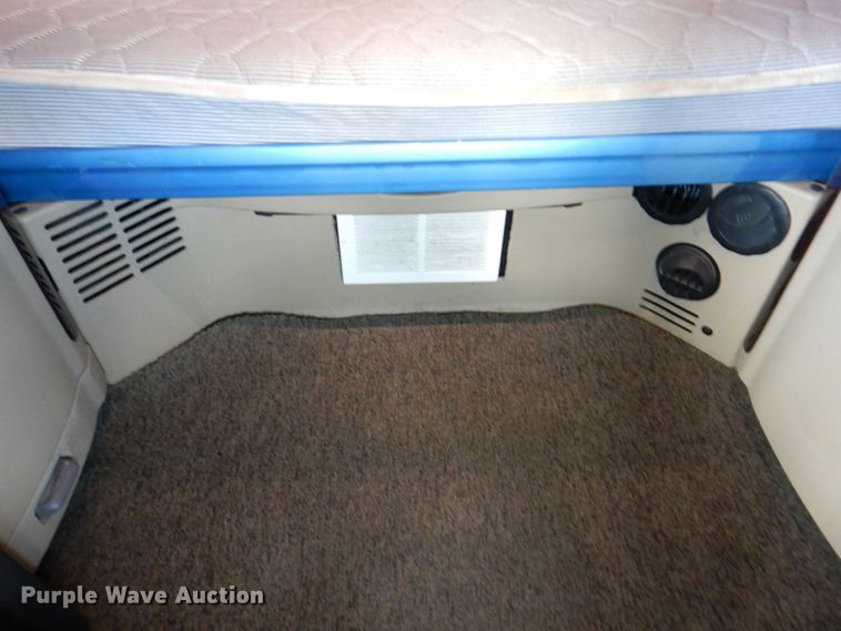 image for item DS8041 2015 Peterbilt 579  semi truck