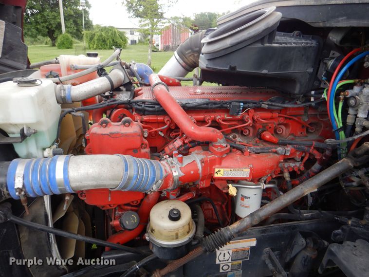 image for item DS8041 2015 Peterbilt 579  semi truck