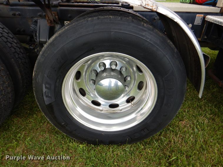 image for item DS8041 2015 Peterbilt 579  semi truck