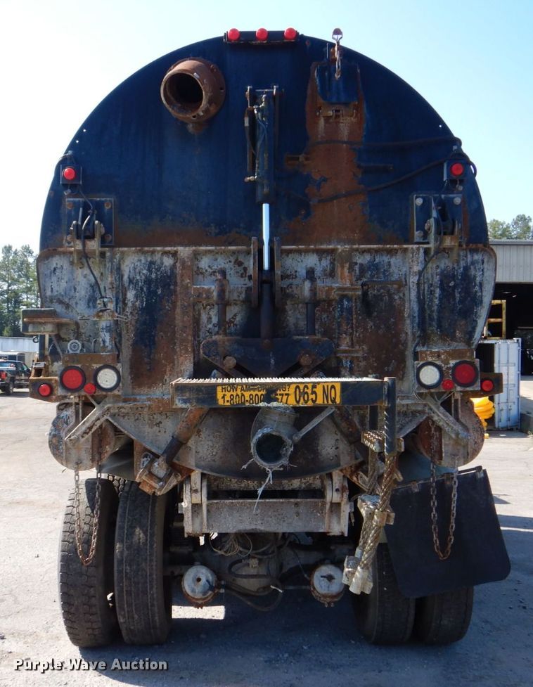 image for item DS8043 1997 Volvo Autocar  vacuum truck