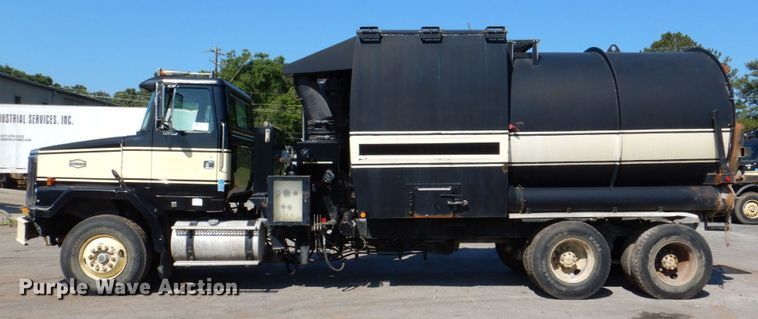 image for item DS8043 1997 Volvo Autocar  vacuum truck