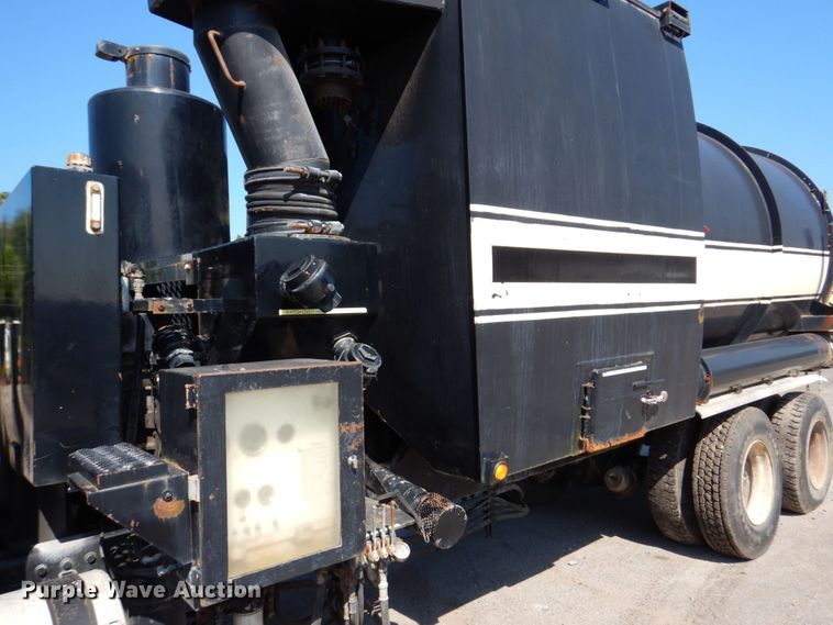 image for item DS8043 1997 Volvo Autocar  vacuum truck