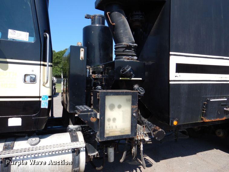 image for item DS8043 1997 Volvo Autocar  vacuum truck