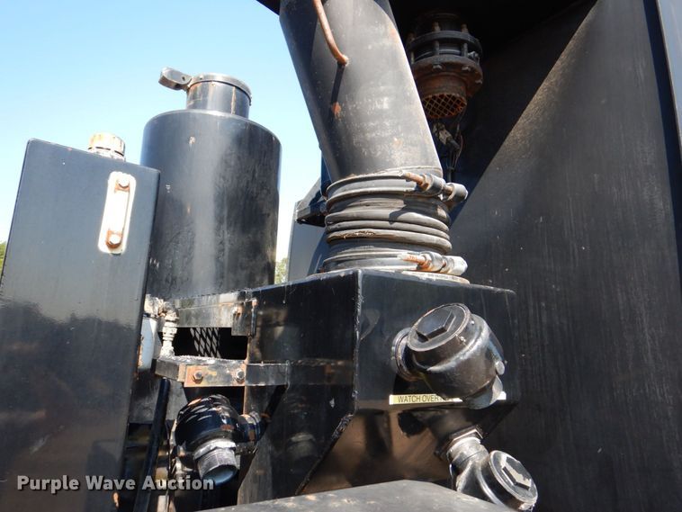 image for item DS8043 1997 Volvo Autocar  vacuum truck