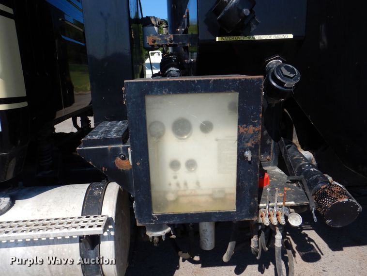 image for item DS8043 1997 Volvo Autocar  vacuum truck