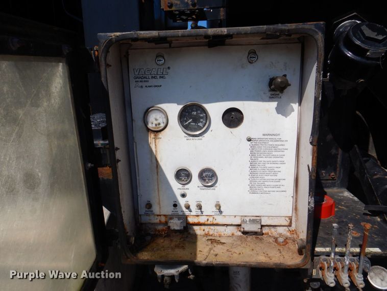 image for item DS8043 1997 Volvo Autocar  vacuum truck