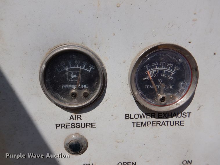 image for item DS8043 1997 Volvo Autocar  vacuum truck