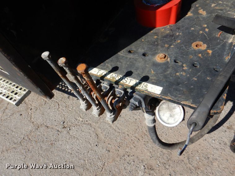 image for item DS8043 1997 Volvo Autocar  vacuum truck