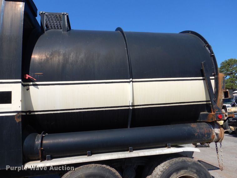 image for item DS8043 1997 Volvo Autocar  vacuum truck