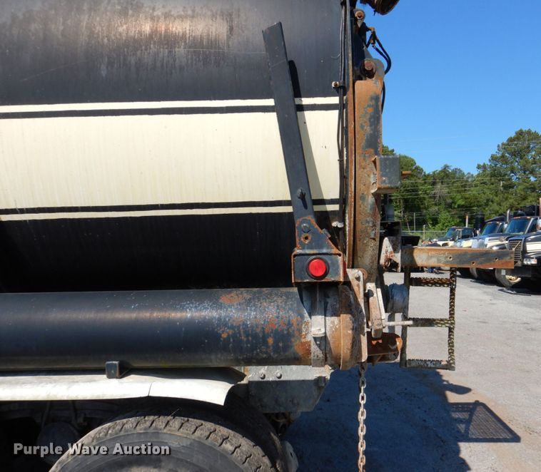 image for item DS8043 1997 Volvo Autocar  vacuum truck