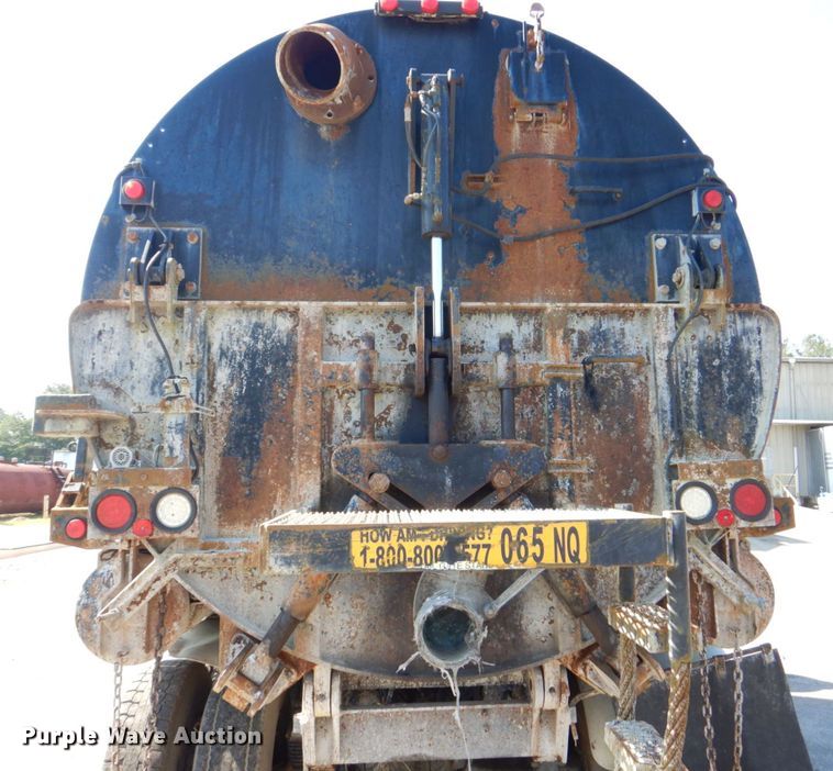 image for item DS8043 1997 Volvo Autocar  vacuum truck