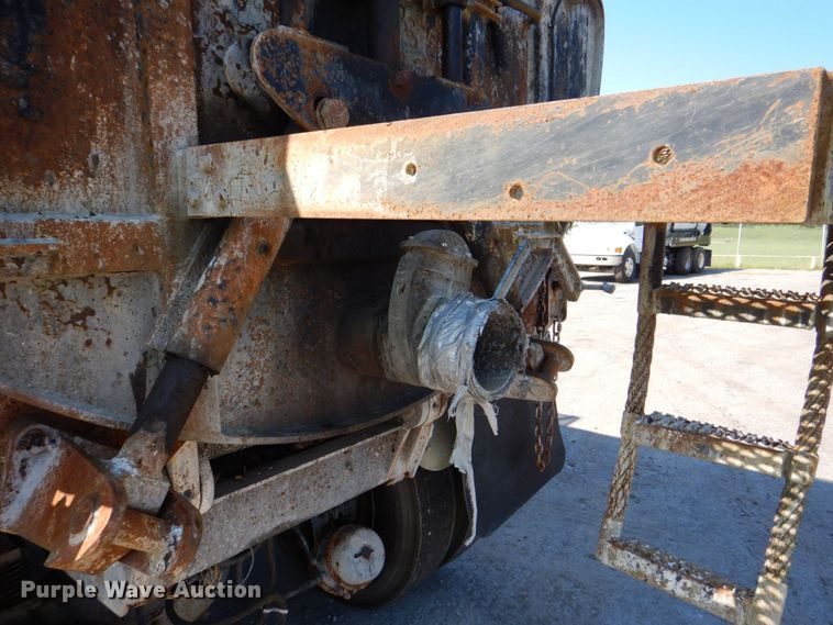 image for item DS8043 1997 Volvo Autocar  vacuum truck