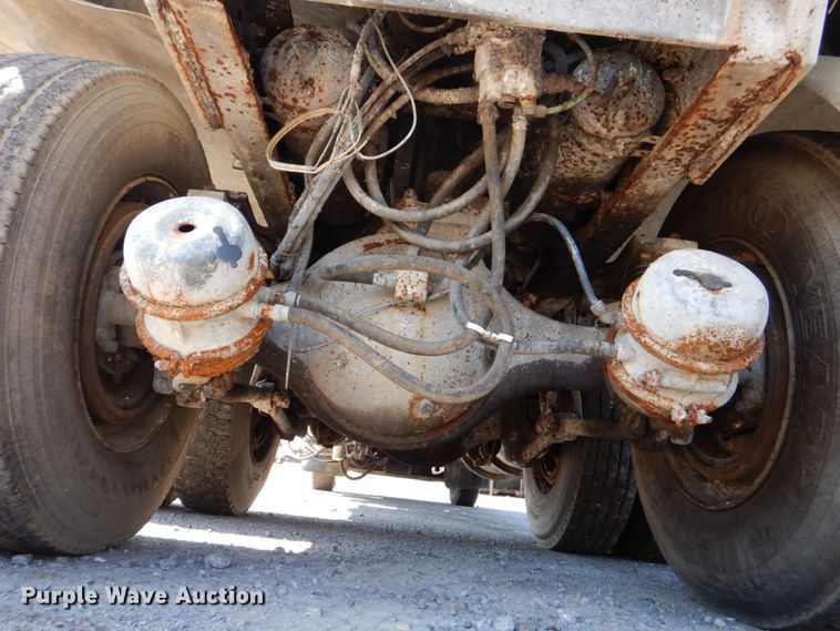 image for item DS8043 1997 Volvo Autocar  vacuum truck