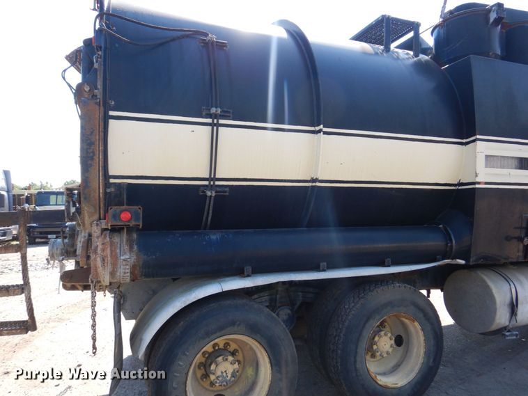 image for item DS8043 1997 Volvo Autocar  vacuum truck