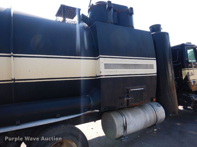 image for item DS8043 1997 Volvo Autocar  vacuum truck