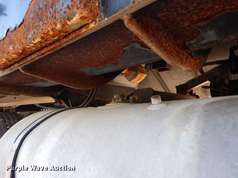 image for item DS8043 1997 Volvo Autocar  vacuum truck