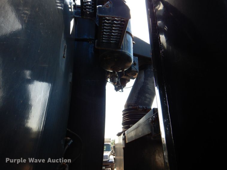 image for item DS8043 1997 Volvo Autocar  vacuum truck