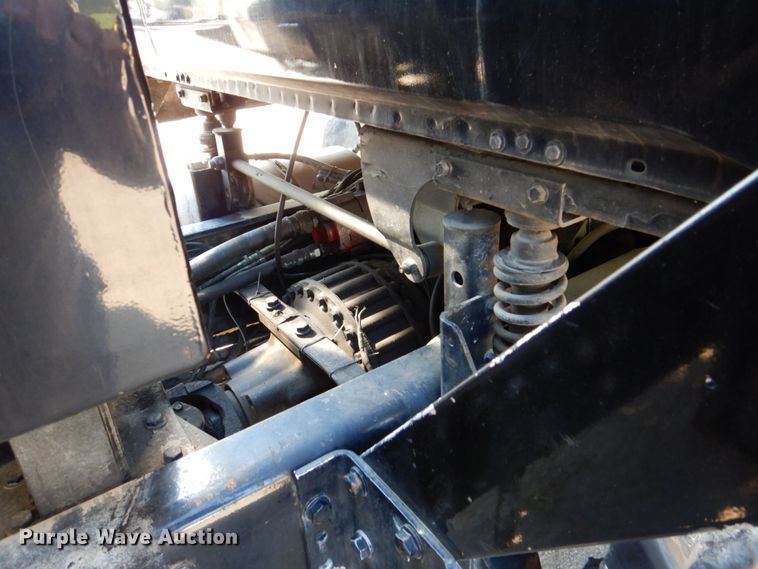 image for item DS8043 1997 Volvo Autocar  vacuum truck