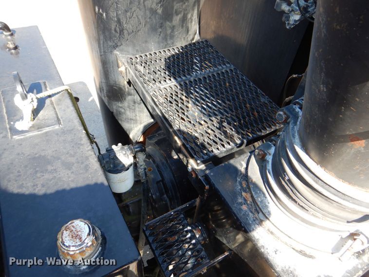 image for item DS8043 1997 Volvo Autocar  vacuum truck