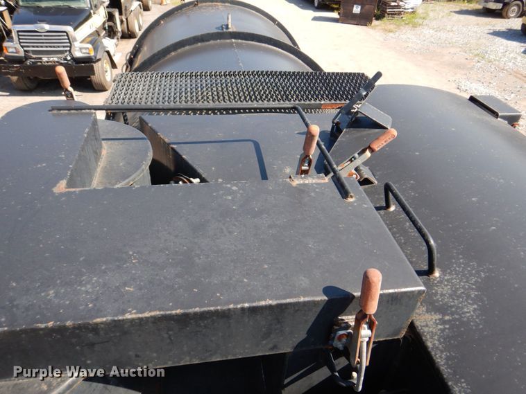 image for item DS8043 1997 Volvo Autocar  vacuum truck