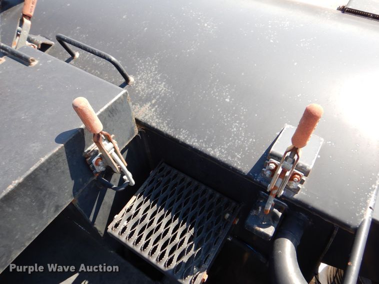 image for item DS8043 1997 Volvo Autocar  vacuum truck