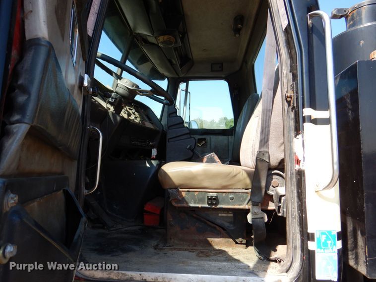 image for item DS8043 1997 Volvo Autocar  vacuum truck