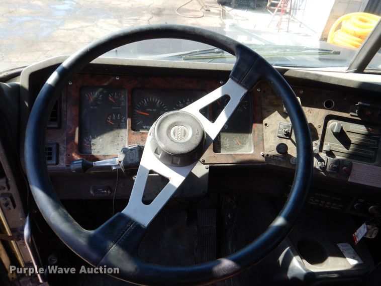 image for item DS8043 1997 Volvo Autocar  vacuum truck