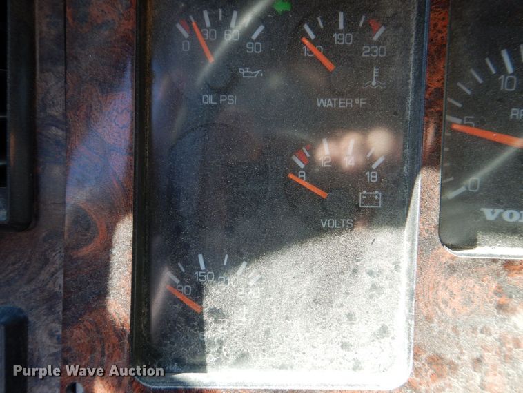 image for item DS8043 1997 Volvo Autocar  vacuum truck