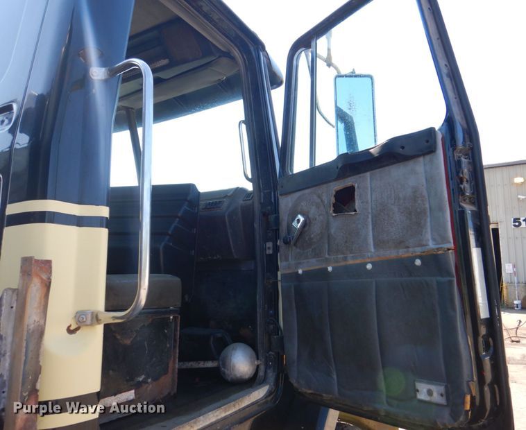 image for item DS8043 1997 Volvo Autocar  vacuum truck