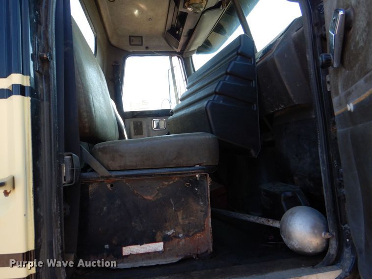 image for item DS8043 1997 Volvo Autocar  vacuum truck