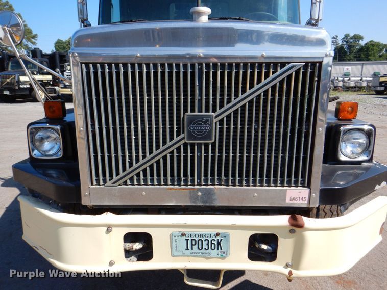 image for item DS8043 1997 Volvo Autocar  vacuum truck