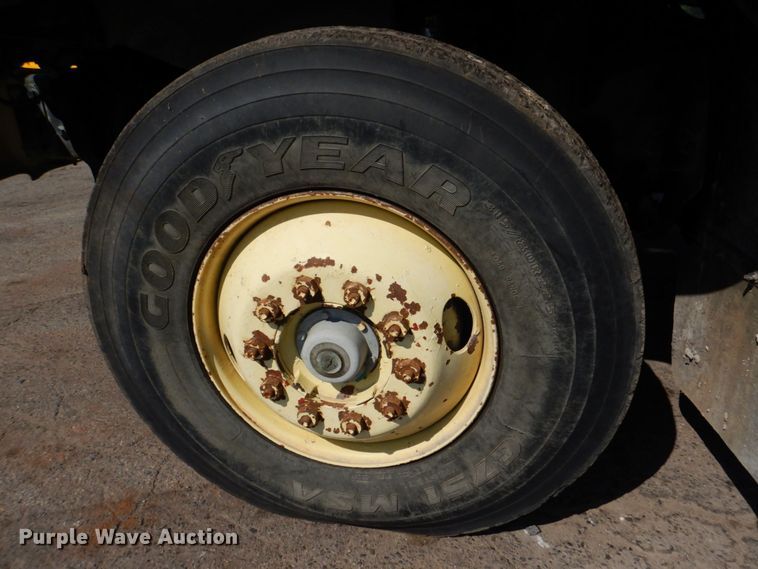 image for item DS8043 1997 Volvo Autocar  vacuum truck