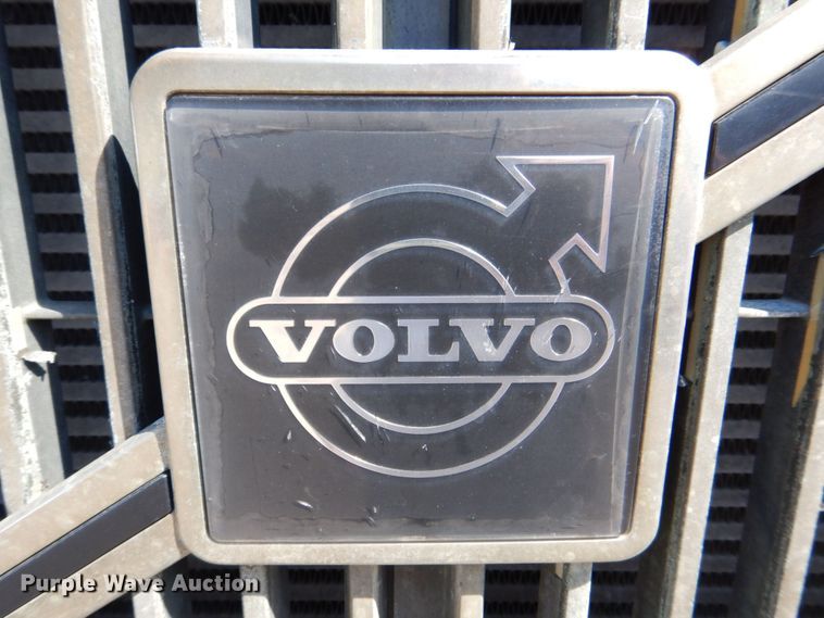 image for item DS8043 1997 Volvo Autocar  vacuum truck