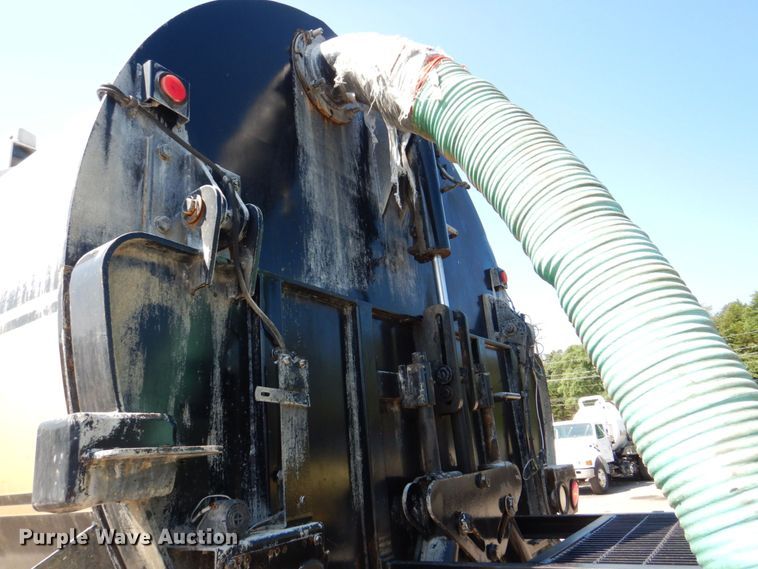 image for item DS8044 2002 Sterling Acterra  vacuum truck