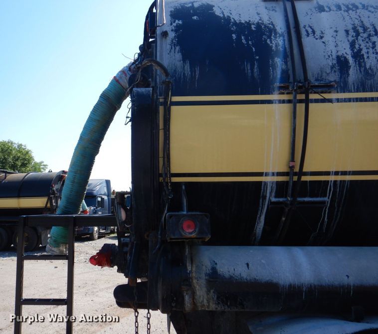 image for item DS8044 2002 Sterling Acterra  vacuum truck