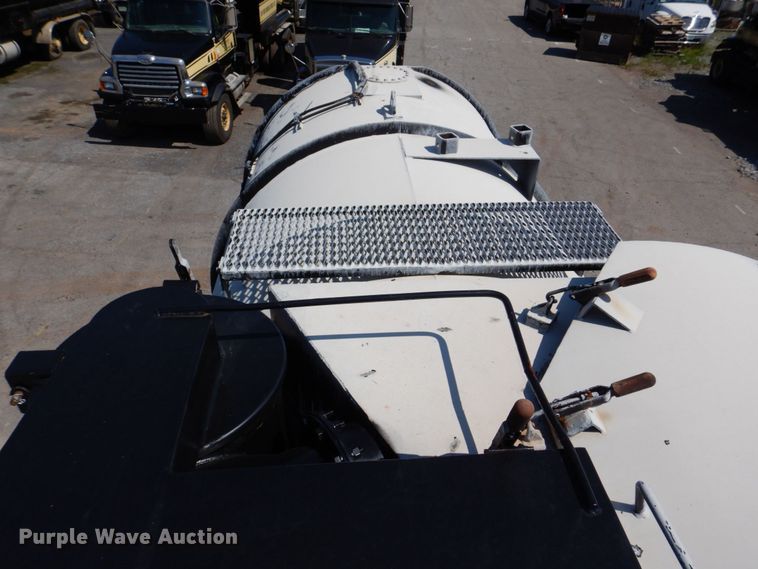 image for item DS8044 2002 Sterling Acterra  vacuum truck