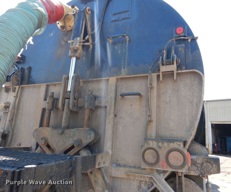 image for item DS8045 2003 Sterling Acterra  vacuum truck