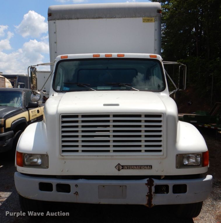 image for item DS8046 2001 International 4700  box truck