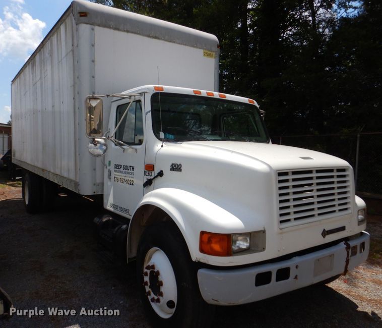 image for item DS8046 2001 International 4700  box truck