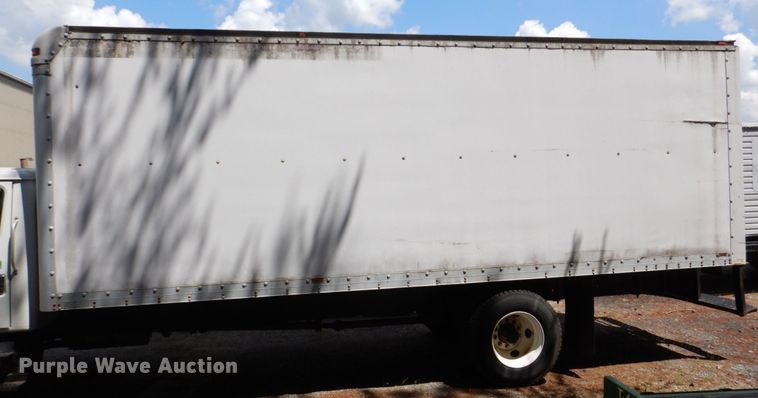 image for item DS8046 2001 International 4700  box truck