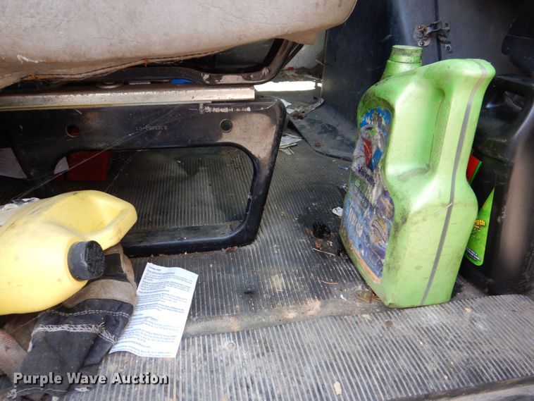 image for item DS8046 2001 International 4700  box truck