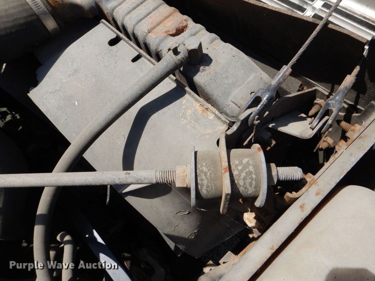 image for item DS8046 2001 International 4700  box truck